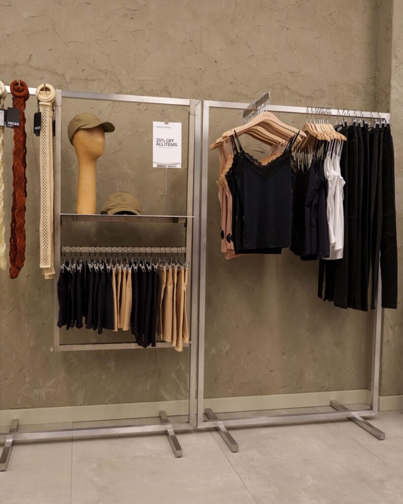 ALL__0000s_0015_haning shelf acc3