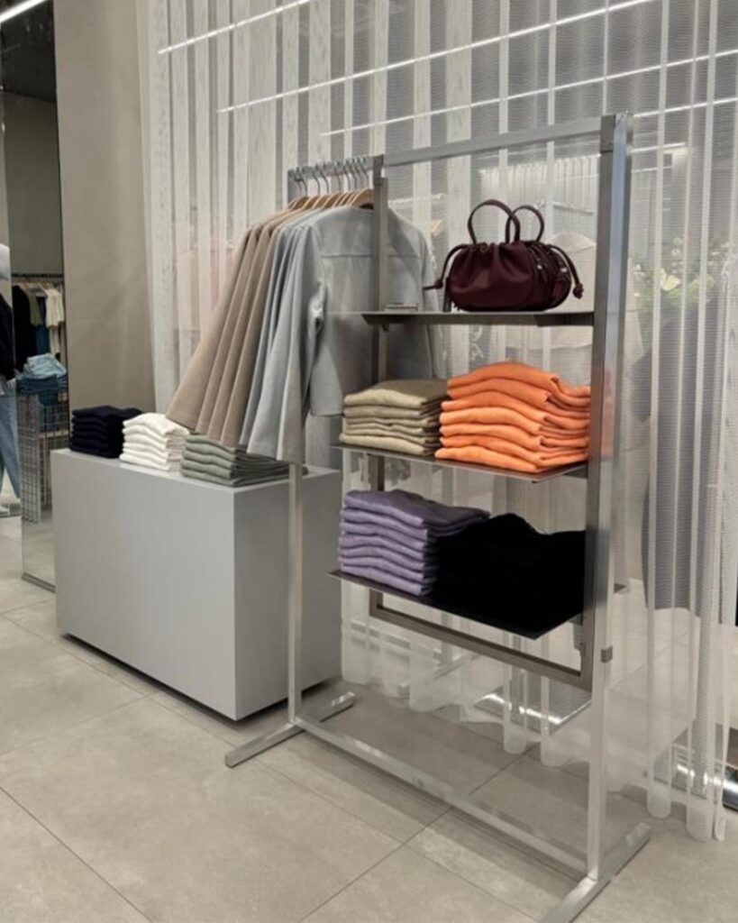 ALL__0000s_0016_Hanging shelf